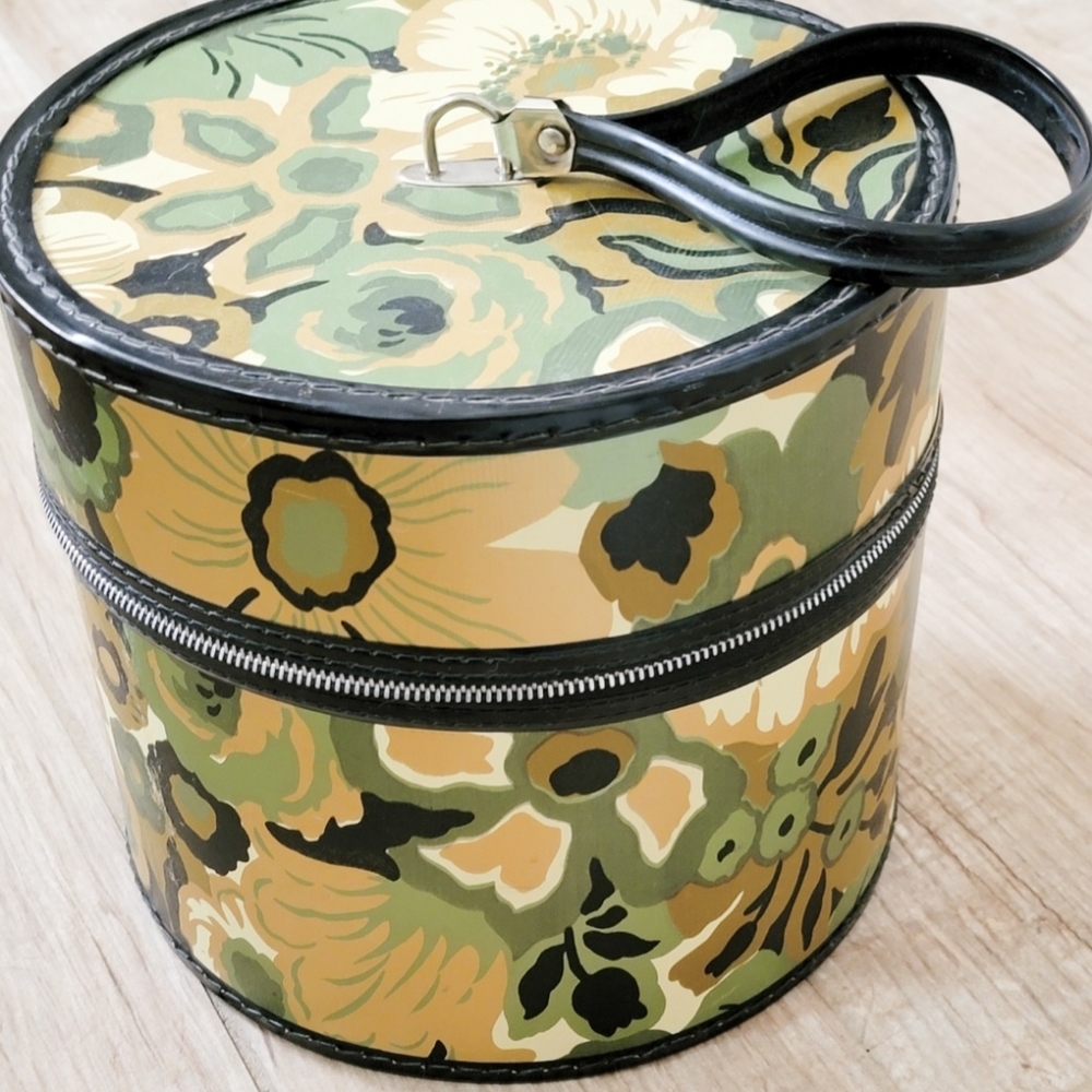 Vintage 1960s Hat Box